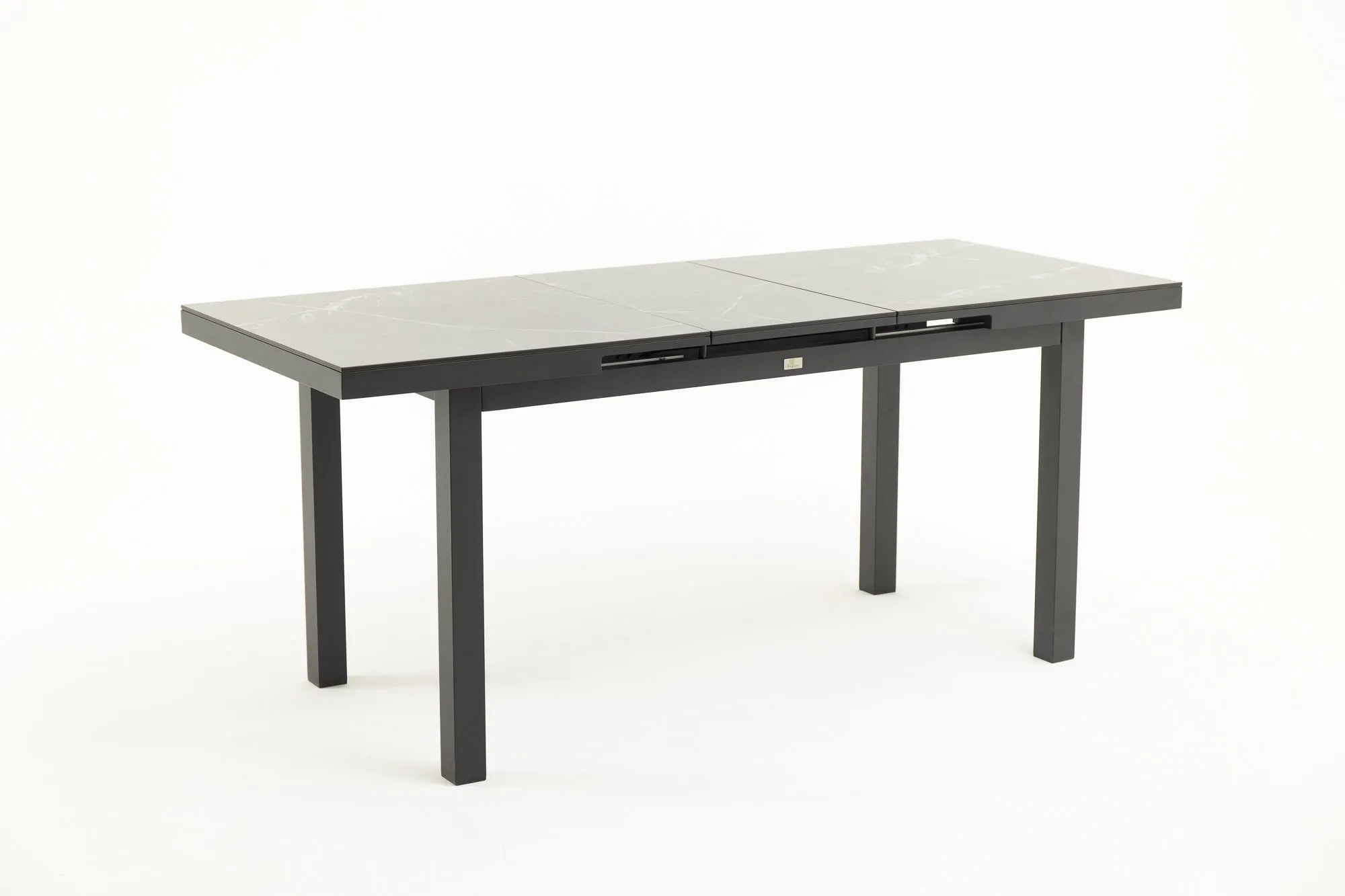 XANTHI Extendable Outdoor Dining Table