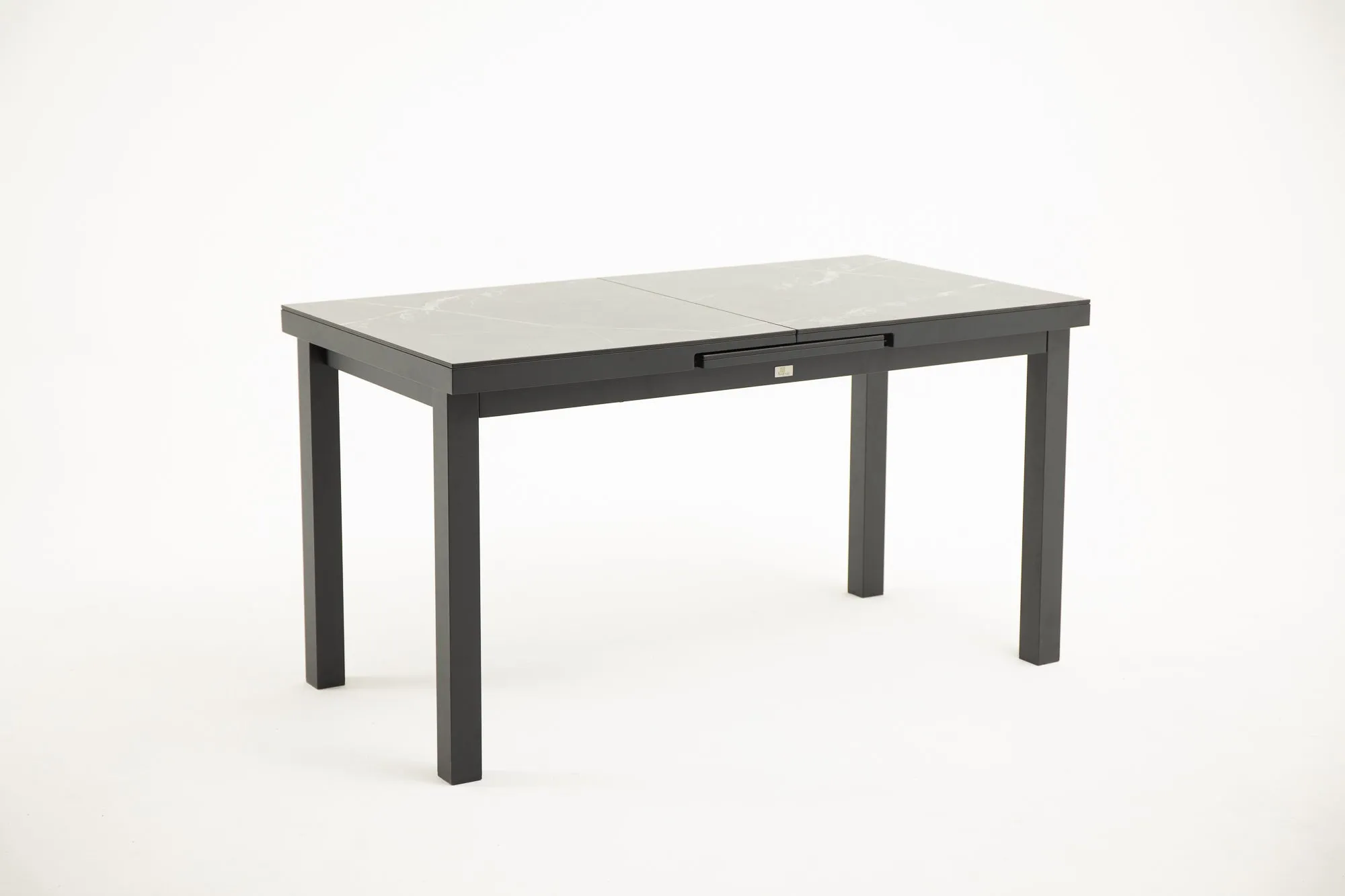 XANTHI Extendable Outdoor Dining Table